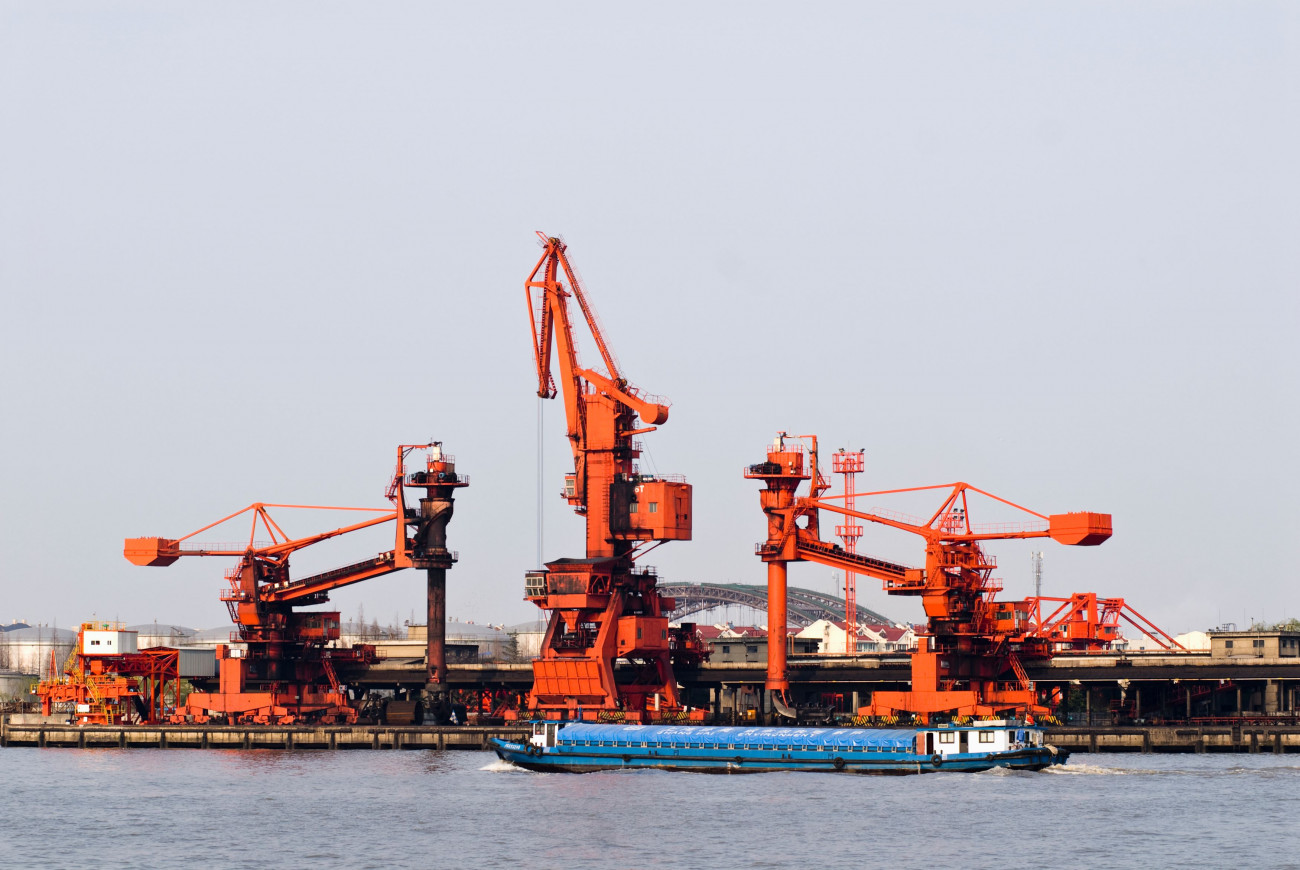 Industriski zerjavi v kitajskem pristaniscu 