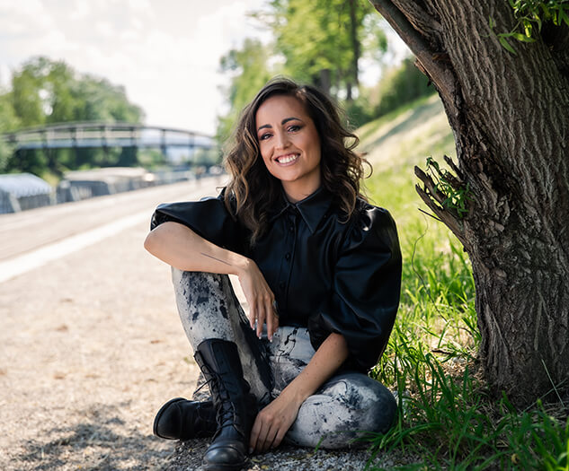 Fotografija Nine Šušnjare na obrežju Ljubljanice